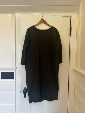 Black Women’s Long Sleeve Midi Dress - Minimalist Style